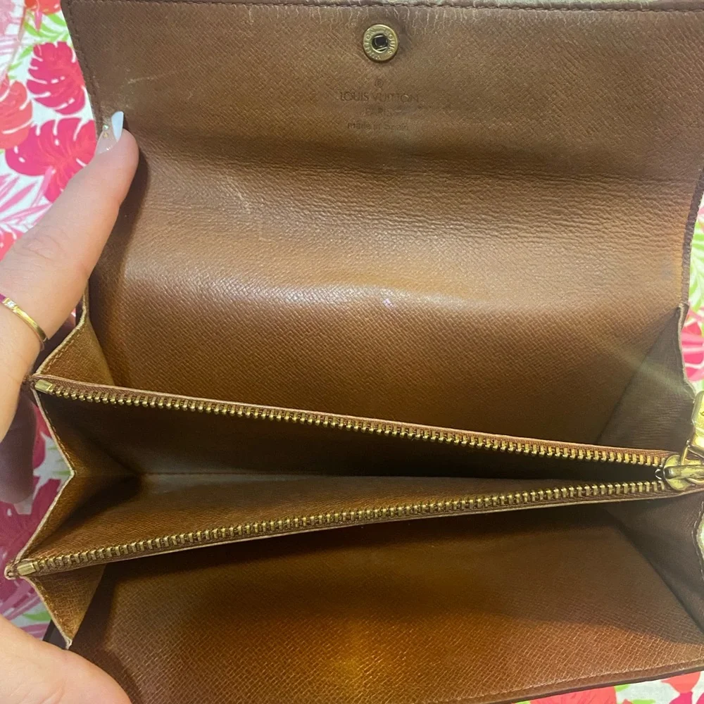 ***SOLD***Louis Vuitton Monogram Sarah Wallet Authentic - Picture 4 of 9
